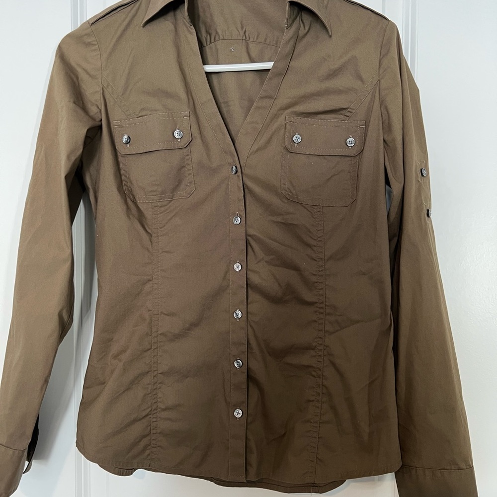 Express Women’s Essential Stretch button down top